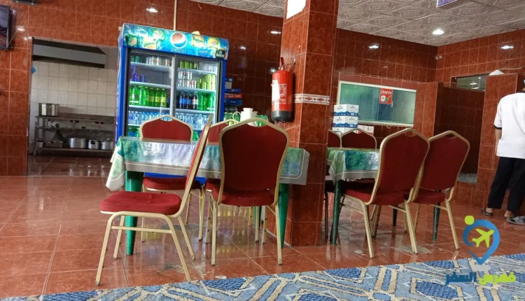 طاولات الطعام في مطعم شباب الرس البخاري