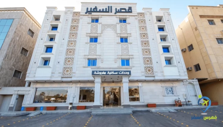 صورة لواجهة فندق السفير
